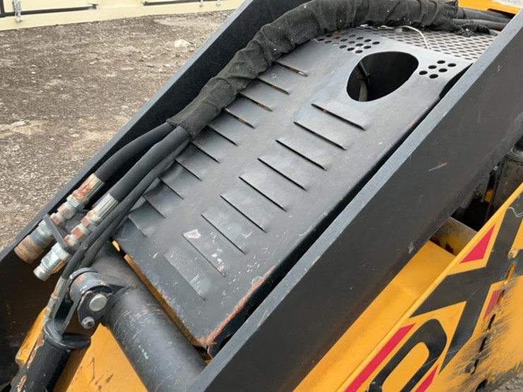 #1050-•-boxer-mini-skid-steer-loader-image-11
