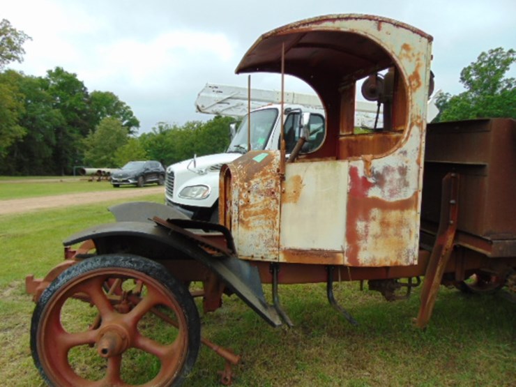 (inop)-1916-c-cab-mack-dump-truck-image-13