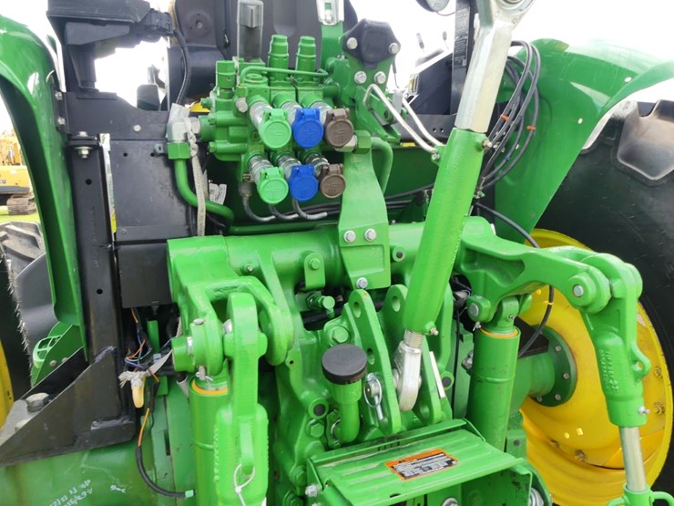 2024-john-deere-5120m-image-6
