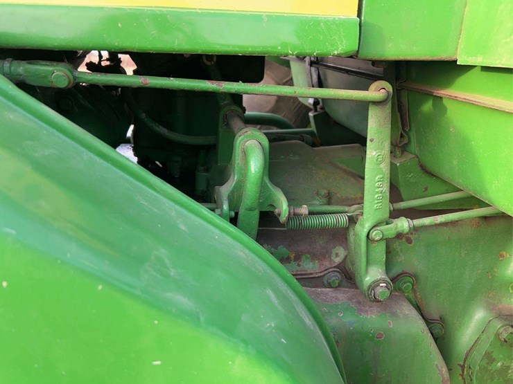 john-deere-820-image-59