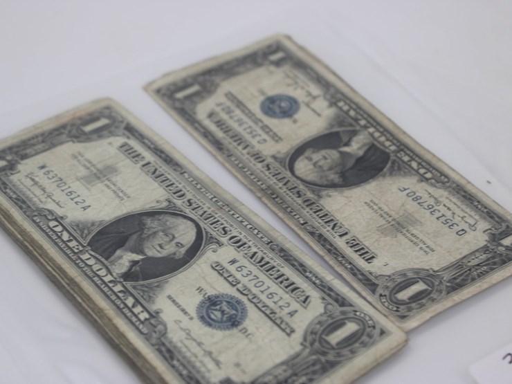 #36133-•-(22)-1957-and-qty-4,-1935-silver-certificates,-1-dollar-bills-image-3