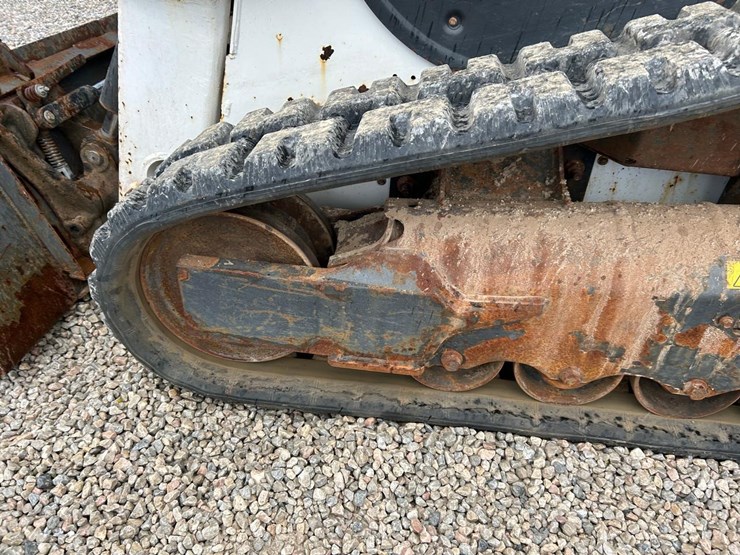 2020-bobcat-t64-image-17