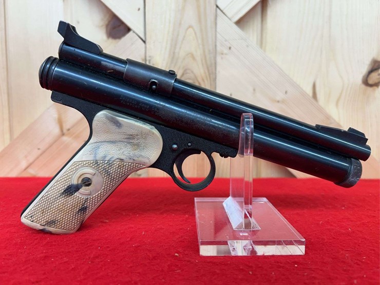 crosman-150-.22-caliber-co2-pellgun-pistol-with-accessories-image-4