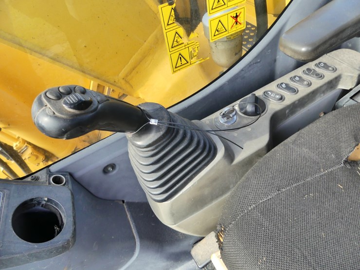 2007-komatsu-pc138us-image-15