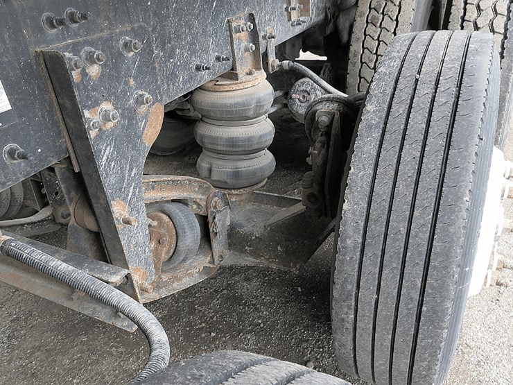 2017-mack-granite-gu713-image-14
