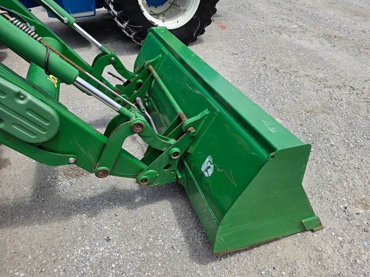 2013-john-deere-6140d-image-6