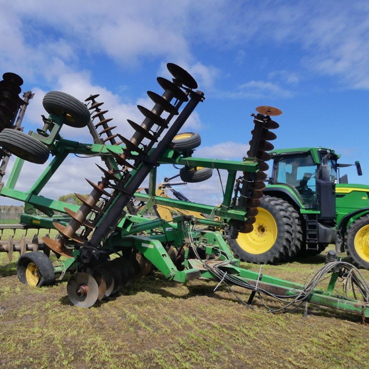 JOHN DEERE 637