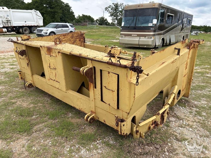 t/a-aggregate-spreader-box-wheel-loader-attachment-image-3