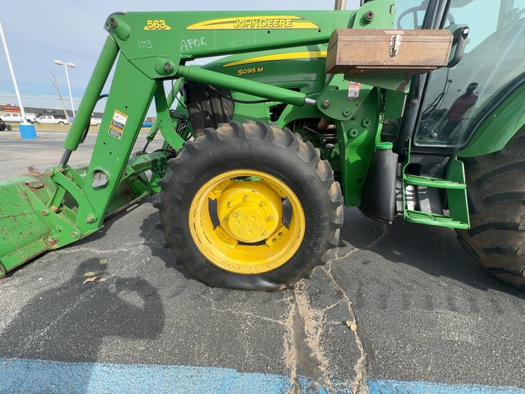 2011-john-deere-5095m-image-18