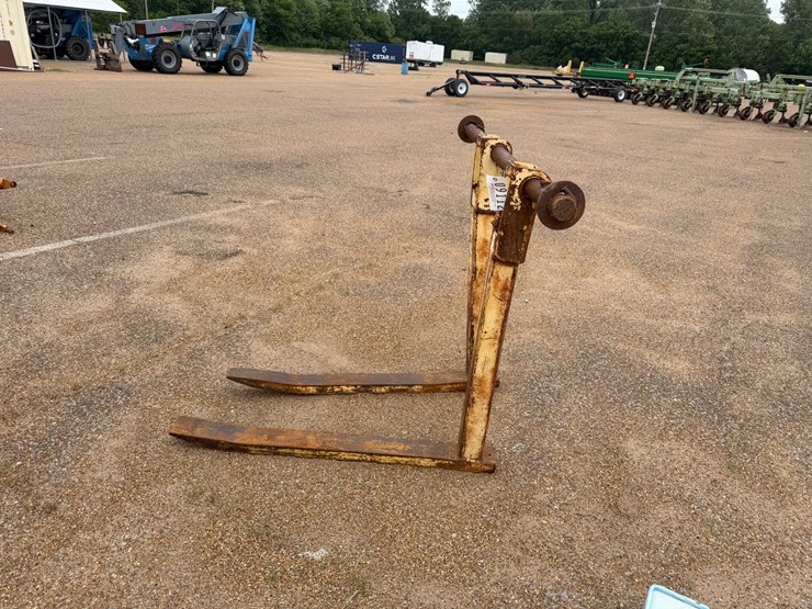 #9112-•-set-of-backhoe-forks-image-4