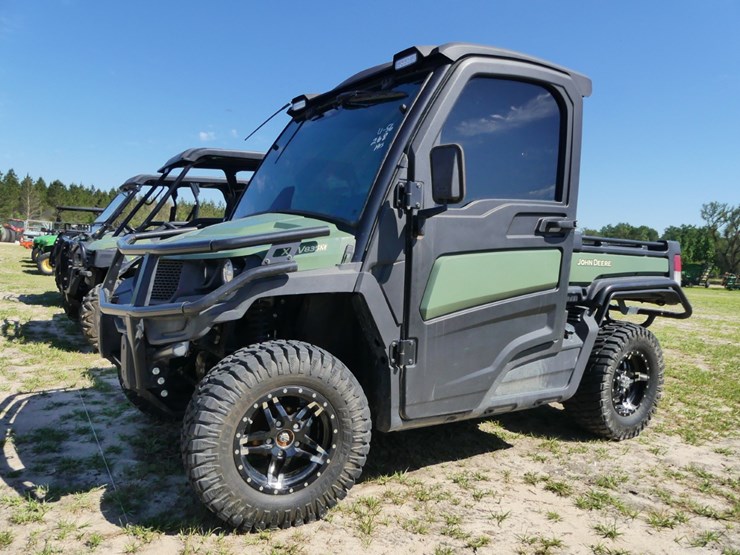 2022-john-deere-xuv835m-image-1