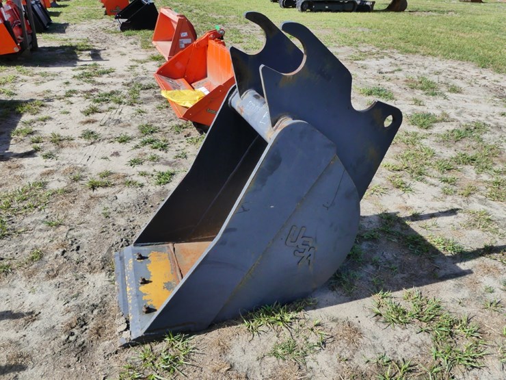 18"-excavator-bucket-image-2