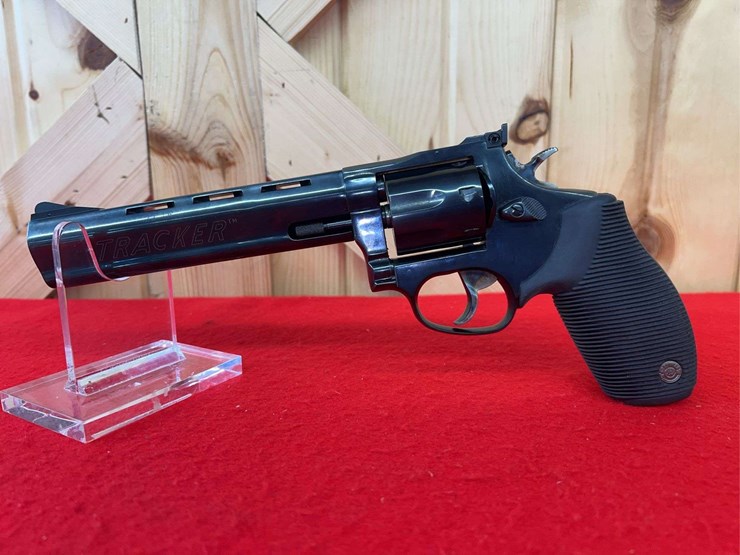 taurus-tracker-revolver-.22-lr-image-2