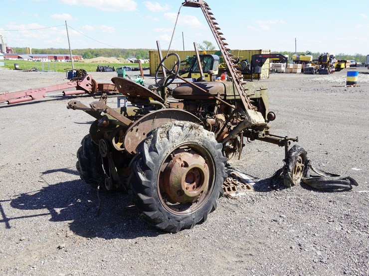 #2408-•-farmall-cub-a-tractor-with-sickle-bar-mower-image-4