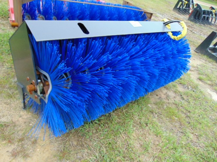 quick-attach-6'-hydraulic-sweeper-image-1