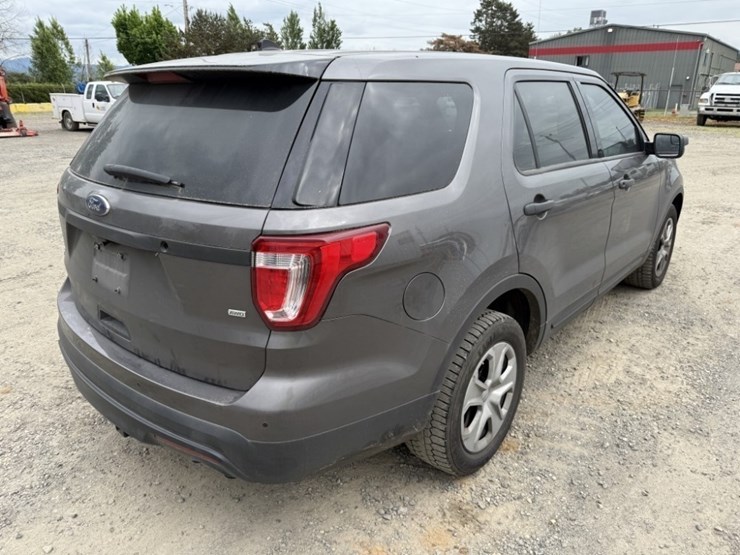 2017-ford-explorer-image-4