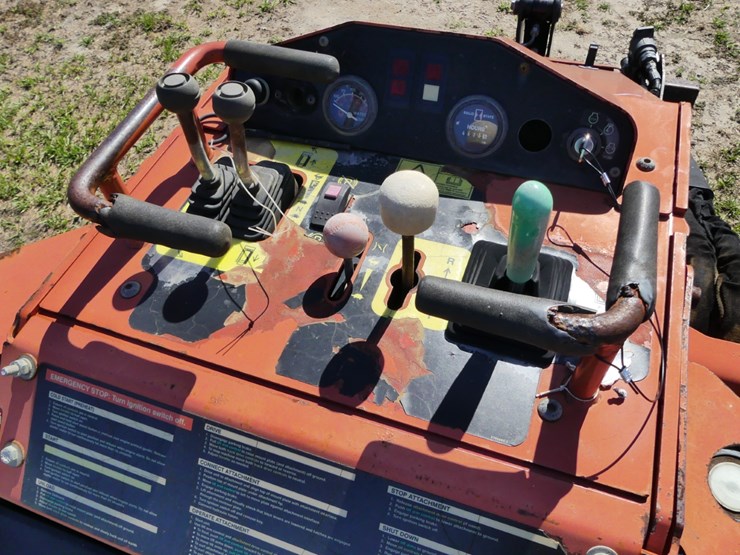 2021-ditch-witch-sk752-image-12