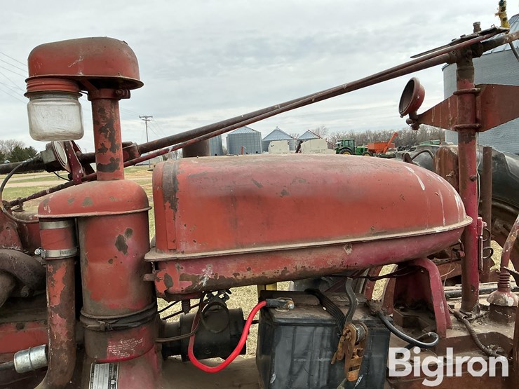 1953-farmall-super-h-2wd-tractor-image-17