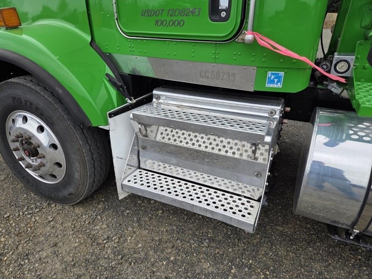 2015-kenworth-t800-image-58