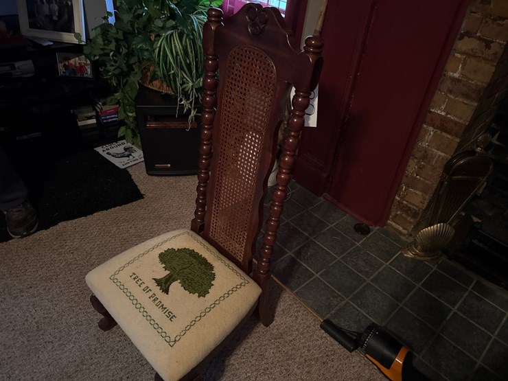 #99-•-vintage-chair-image-1