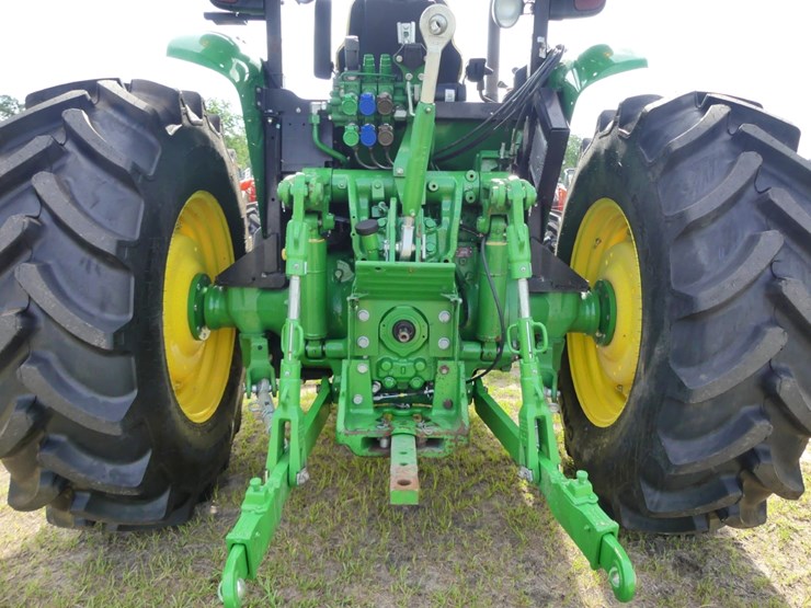 2023-john-deere-5105m-image-5