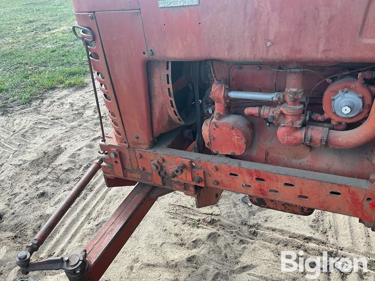 1955-farmall-400-2wd-tractor-image-17