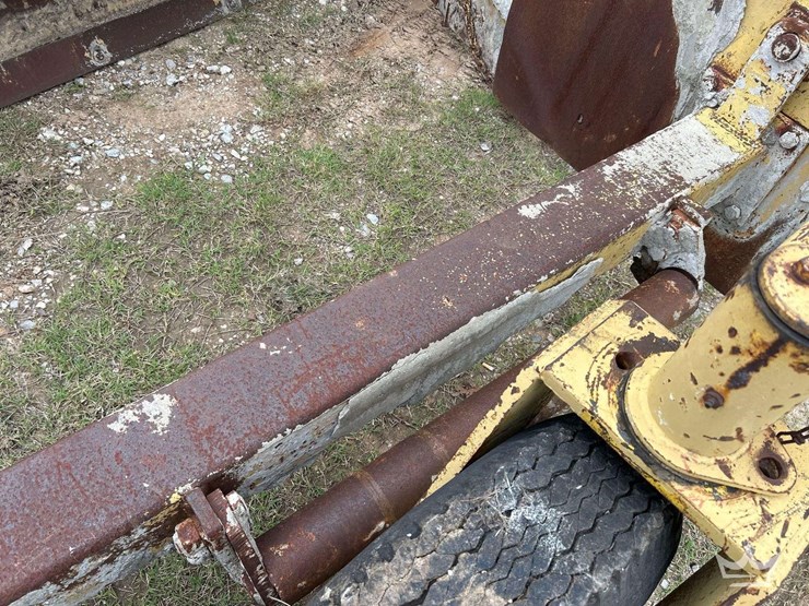 t/a-aggregate-spreader-box-wheel-loader-attachment-image-9