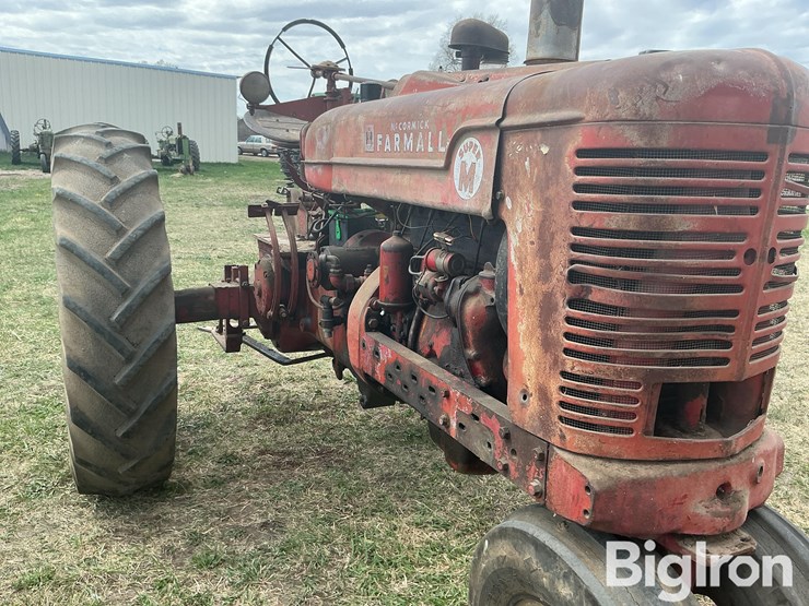 1952-farmall-super-m-2wd-tractor-image-10