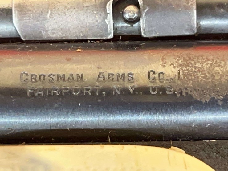 crosman-150-.22-caliber-co2-pellgun-pistol-with-accessories-image-10