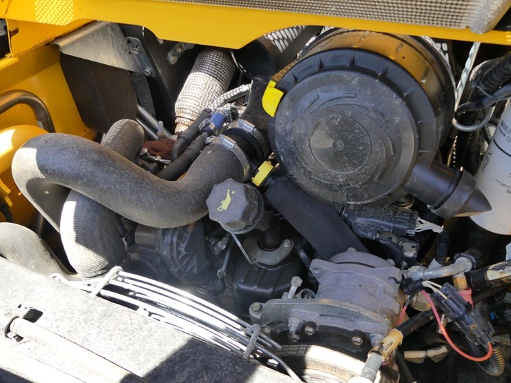 new-holland-c232-image-9