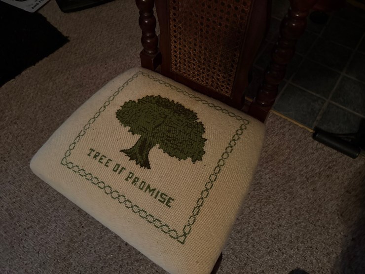 #99-•-vintage-chair-image-3
