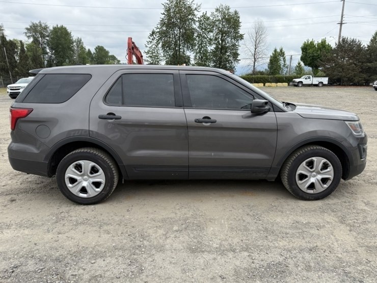 2017-ford-explorer-image-3