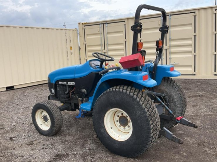 #2400-•-new-holland-tc25s-diesel-tractor-image-3
