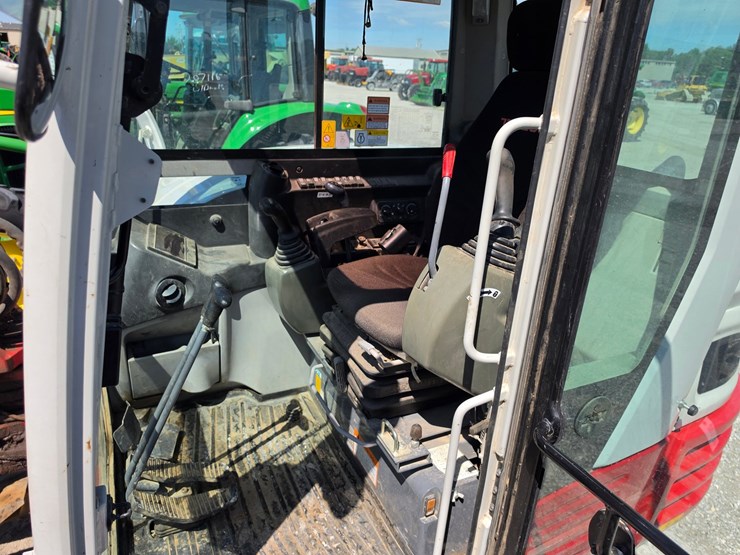 2021-takeuchi-tb290-image-9