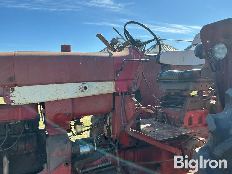 1972-farmall-656-2wd-tractor-image-18