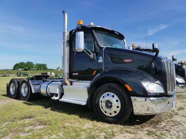 2017-peterbilt-579-image-1
