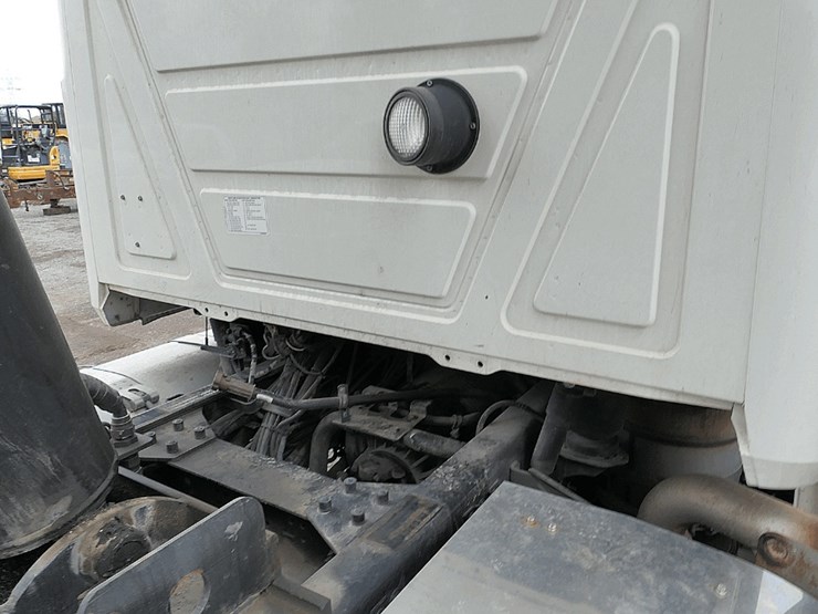 2017-mack-granite-gu713-image-48