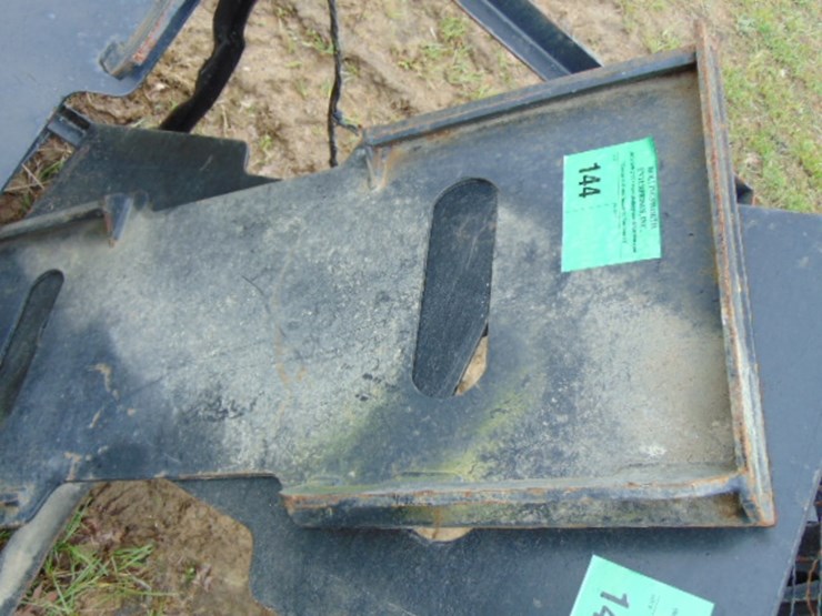 skid-steer-quick-attach-plate-image-1
