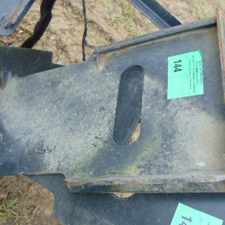 SKID STEER QUICK ATTACH PLATE