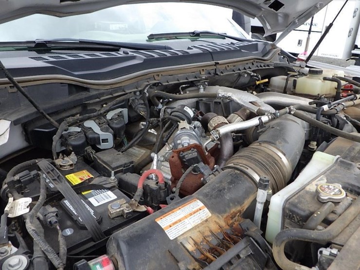 2022-ford-f550-image-27