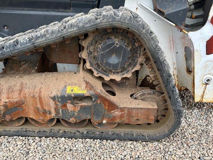 2020-bobcat-t64-image-18