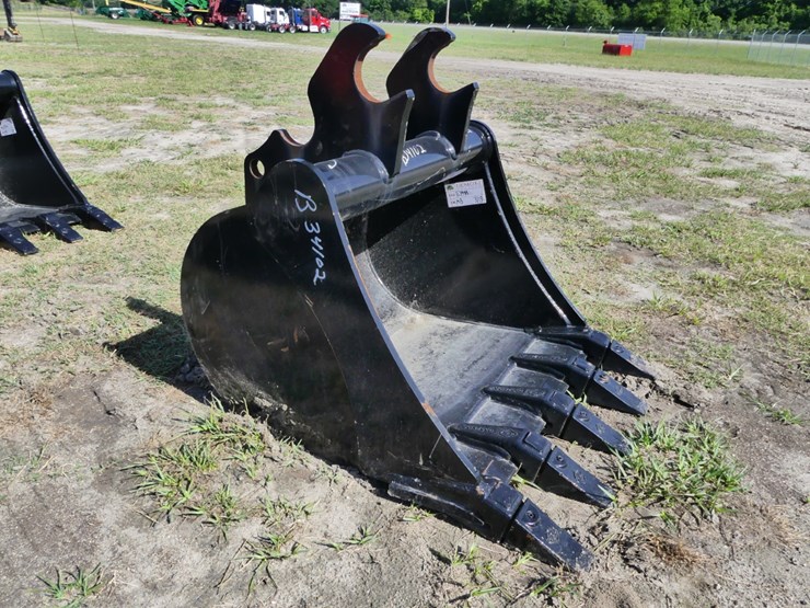 24"-excavator-bucket-image-1