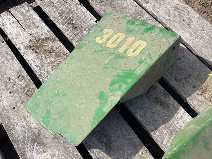 john-deere-3010-image-2