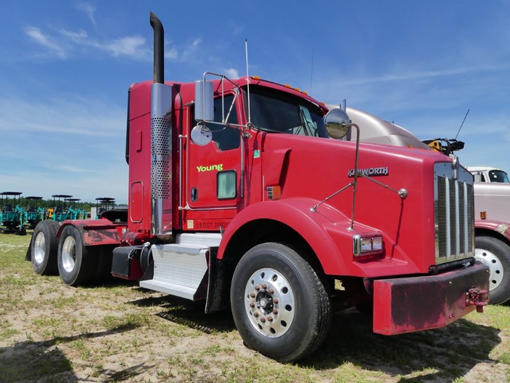 2012-kenworth-t800-image-1