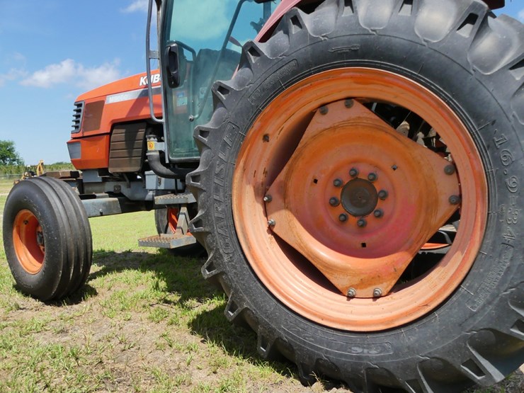 2001-kubota-m9000-image-8