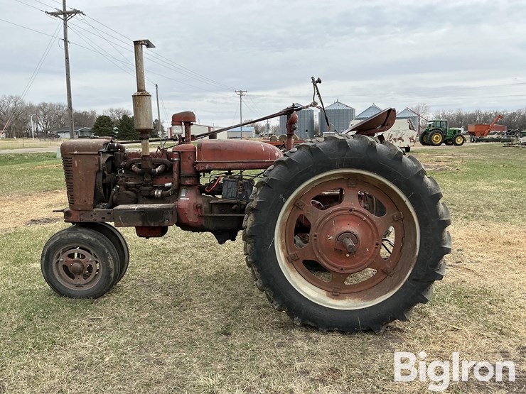 1953-farmall-super-h-2wd-tractor-image-8