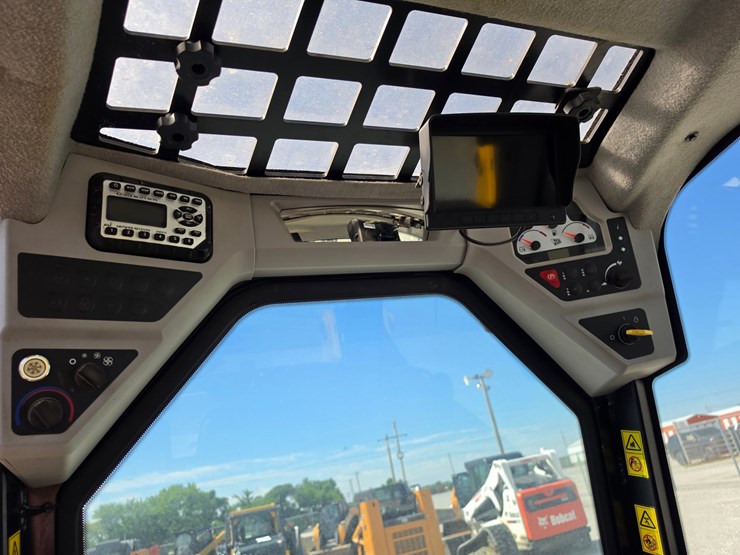 2018-jcb-3ts-8t-image-10