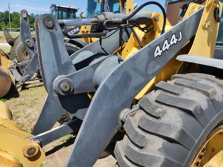 2004-deere-444j-image-8