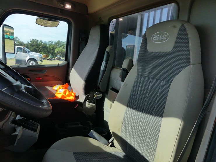 2017-peterbilt-579-image-13