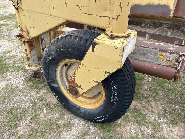 t/a-aggregate-spreader-box-wheel-loader-attachment-image-15
